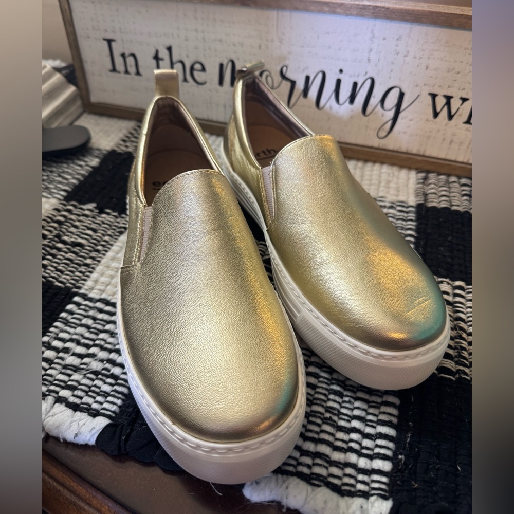 Earth Women's Rosewood Clove Light Gold Shoe Women slip on sneaker size 6